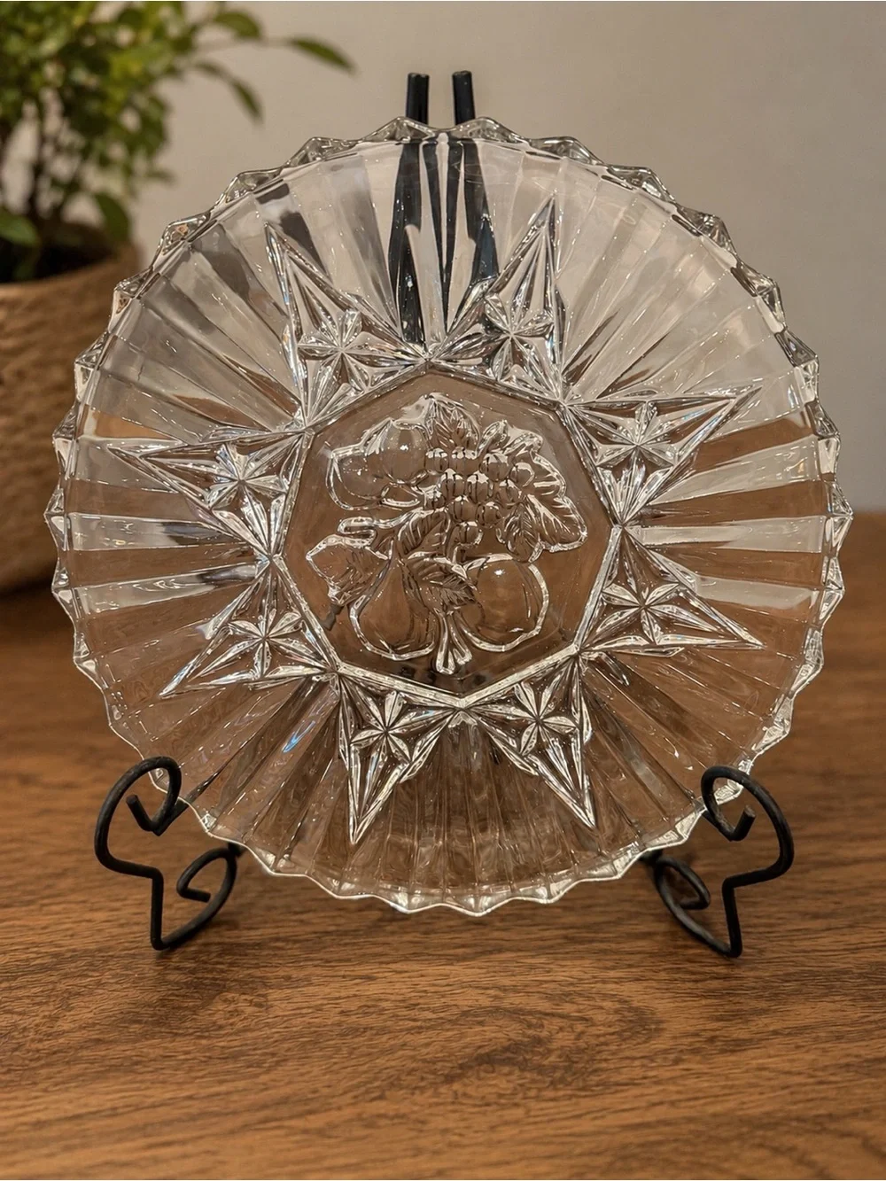 Vintage Federal Glass Pioneer Clear Fruit Starburst Plate Almost 8”